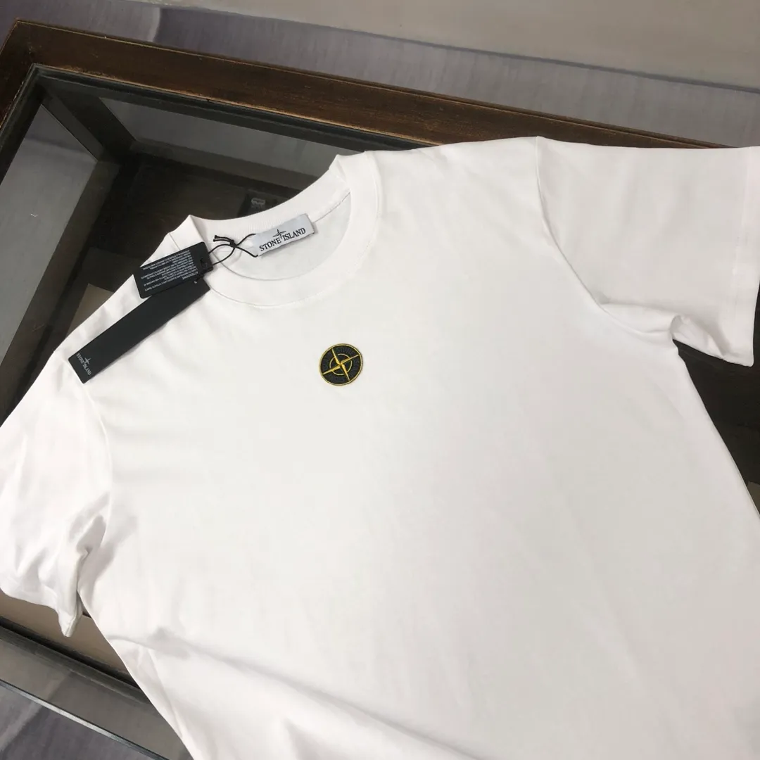P150 🍃Stone Island 2025 latest T-shirt, couple style ~ original order, fashionable and casual short T-shirt, specially made of customized cotton fabric ~ 100% cotton T-shirt ~ pre-washed to prevent deformation and shrinkage problem, more comfortable and breathable on the body ~ All available from stock ~ unique design style, trendy must-have item, complete with three standards 👍 Color: black/white/dark gray/coffee Size: S M L XL (larger version, please state your height and weight when placing an order)